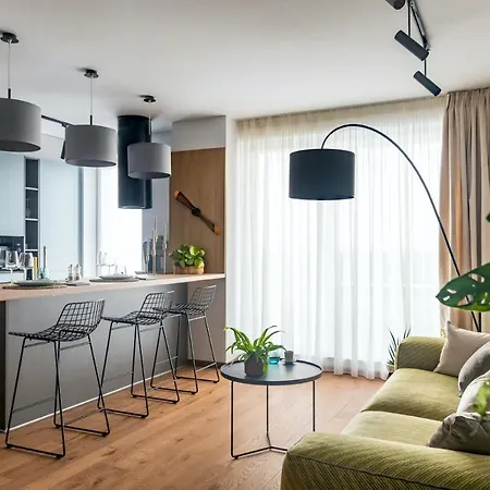 Апартаменти Top Floor Deluxe Pilots Studio With Balcony *