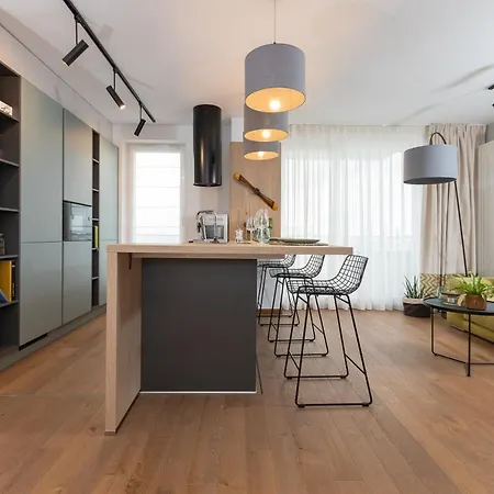 Апартаменти Top Floor Deluxe Pilots Studio With Balcony Брашов