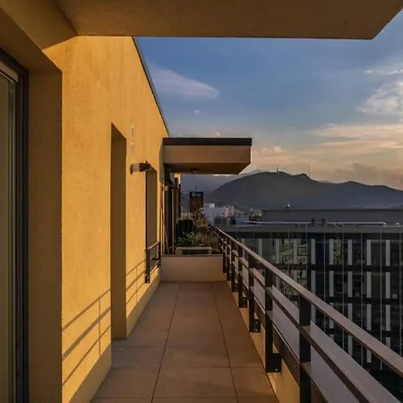 Top Floor Deluxe Pilots Studio With Balcony *